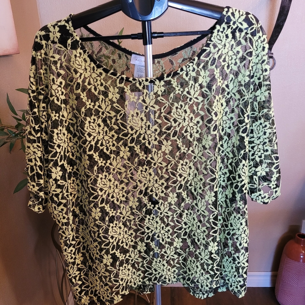 NWT Bellino Clothing Plus Lace Floral Top - Black and Green